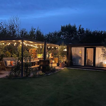 Dragonfly Glamping Spa Retreat Ashford  Esterno foto