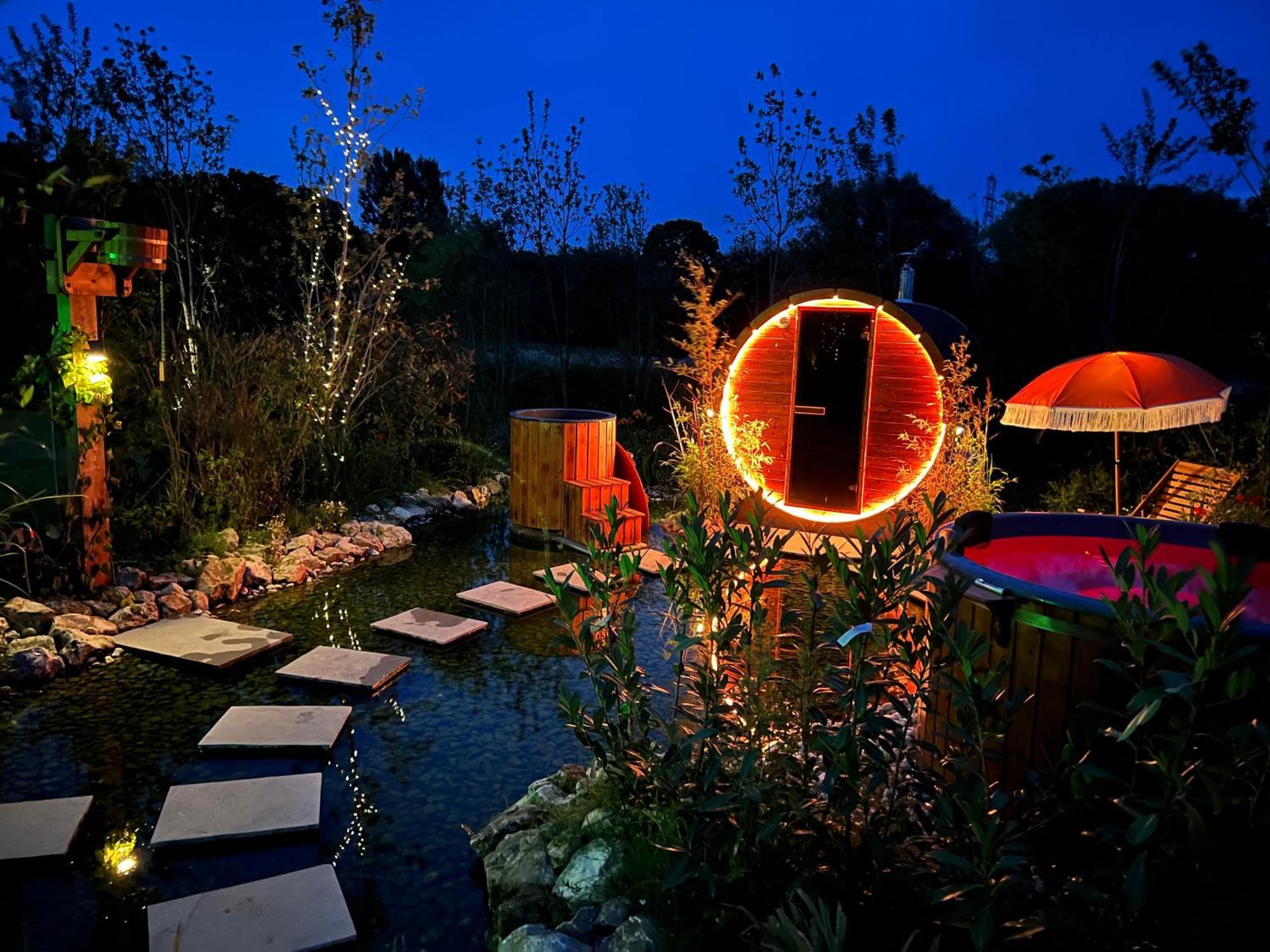 Dragonfly Glamping Spa Retreat Ashford  Esterno foto